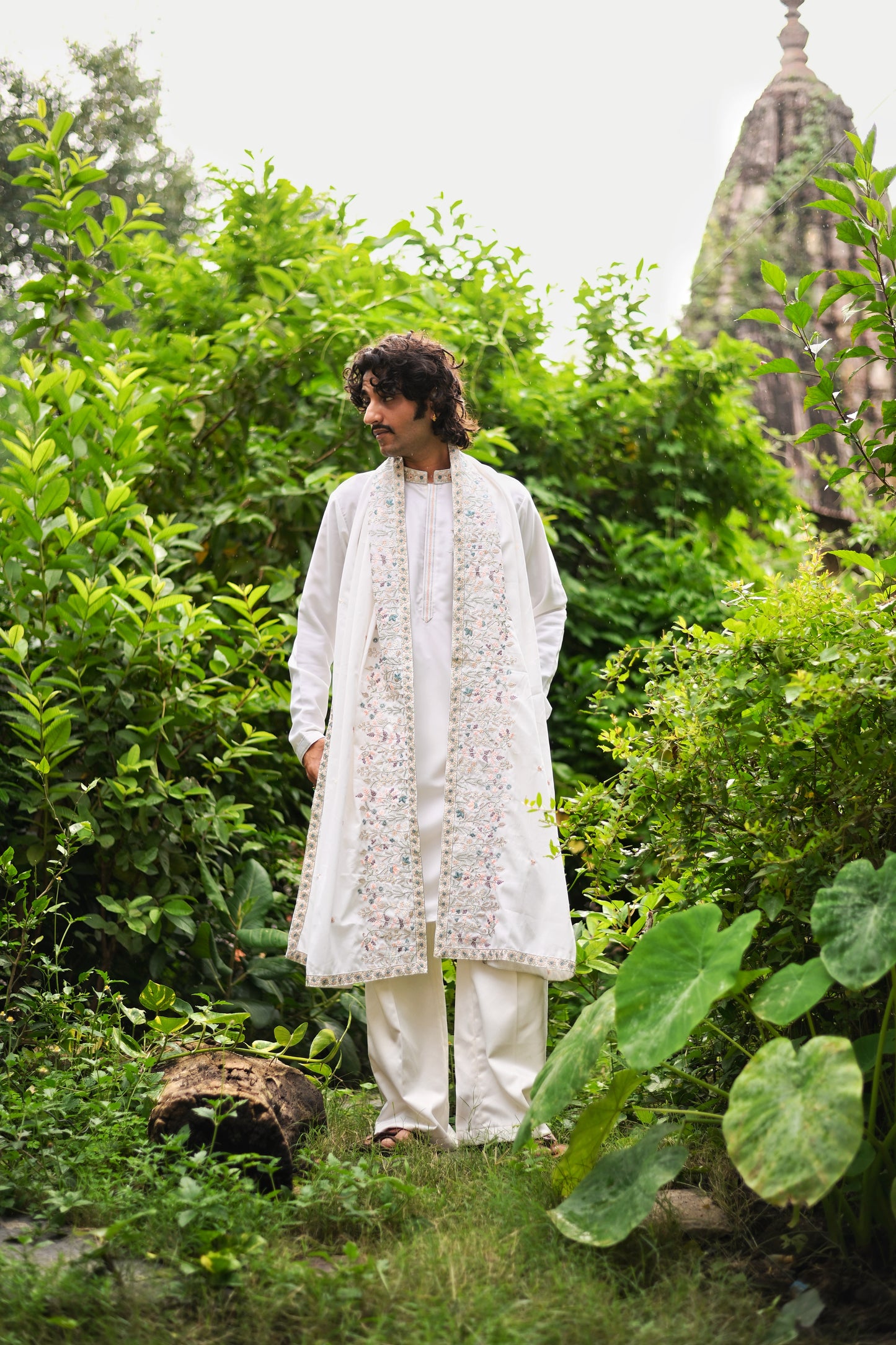 Men's White BSY Kurta Set with Sequins & Zari Embroidery