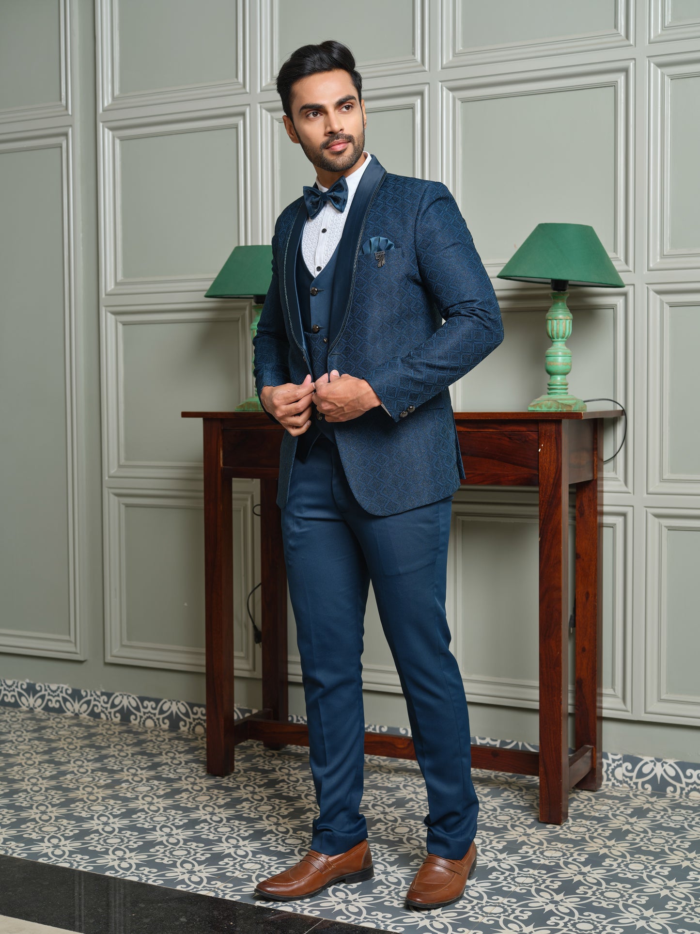 Jacquard Shawl Collar Tuxedo Suit with Dual Waistcoat