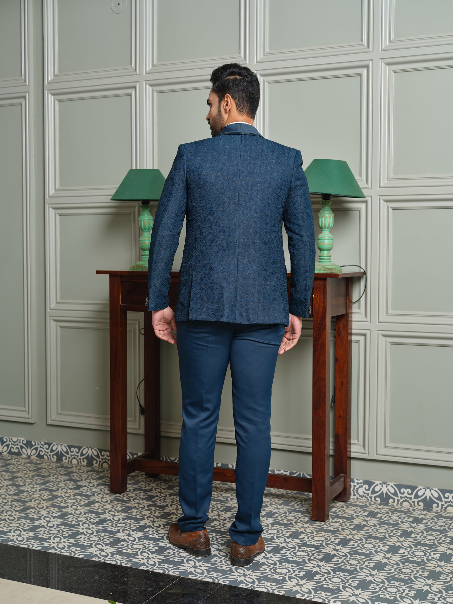 Jacquard Shawl Collar Tuxedo Suit with Dual Waistcoat