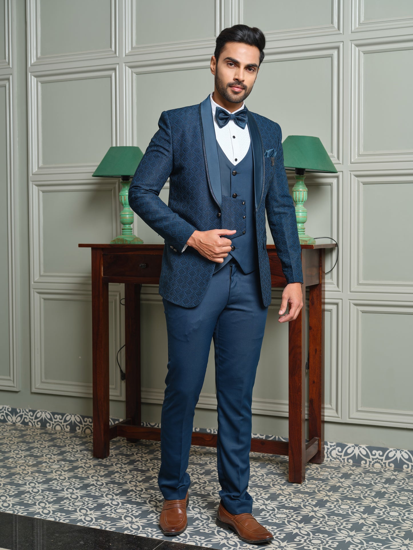 Jacquard Shawl Collar Tuxedo Suit with Dual Waistcoat