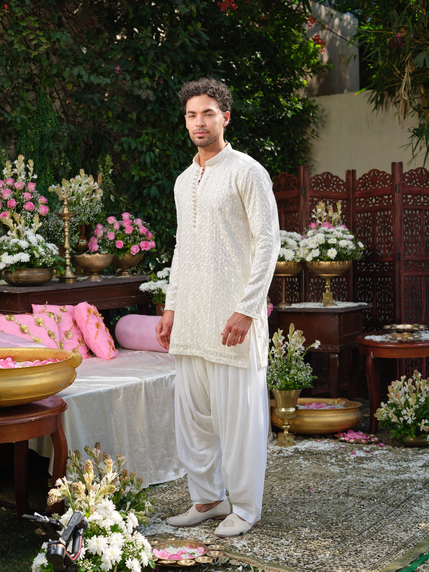 White Georgette Kurta–Bottom Set with Thread Work Embroidery