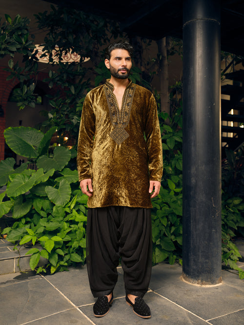 Forest Green Velvet Short Kurta Set with Embroidery and Bead Work