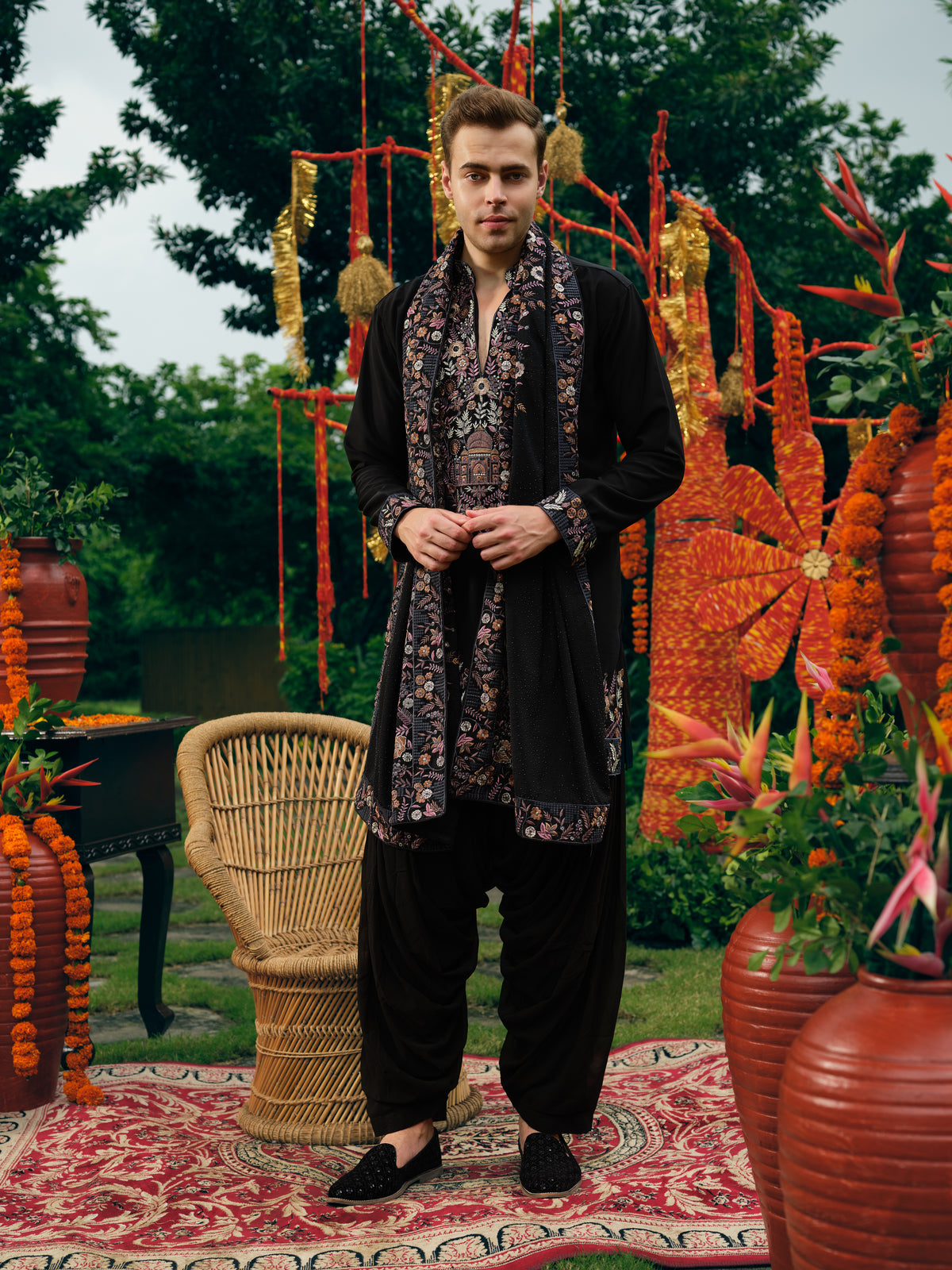 Black Japanese Kurta Dupatta Set with Embroidery