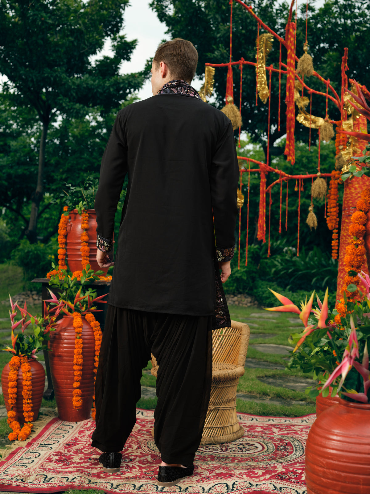 Black Japanese Kurta Dupatta Set with Embroidery