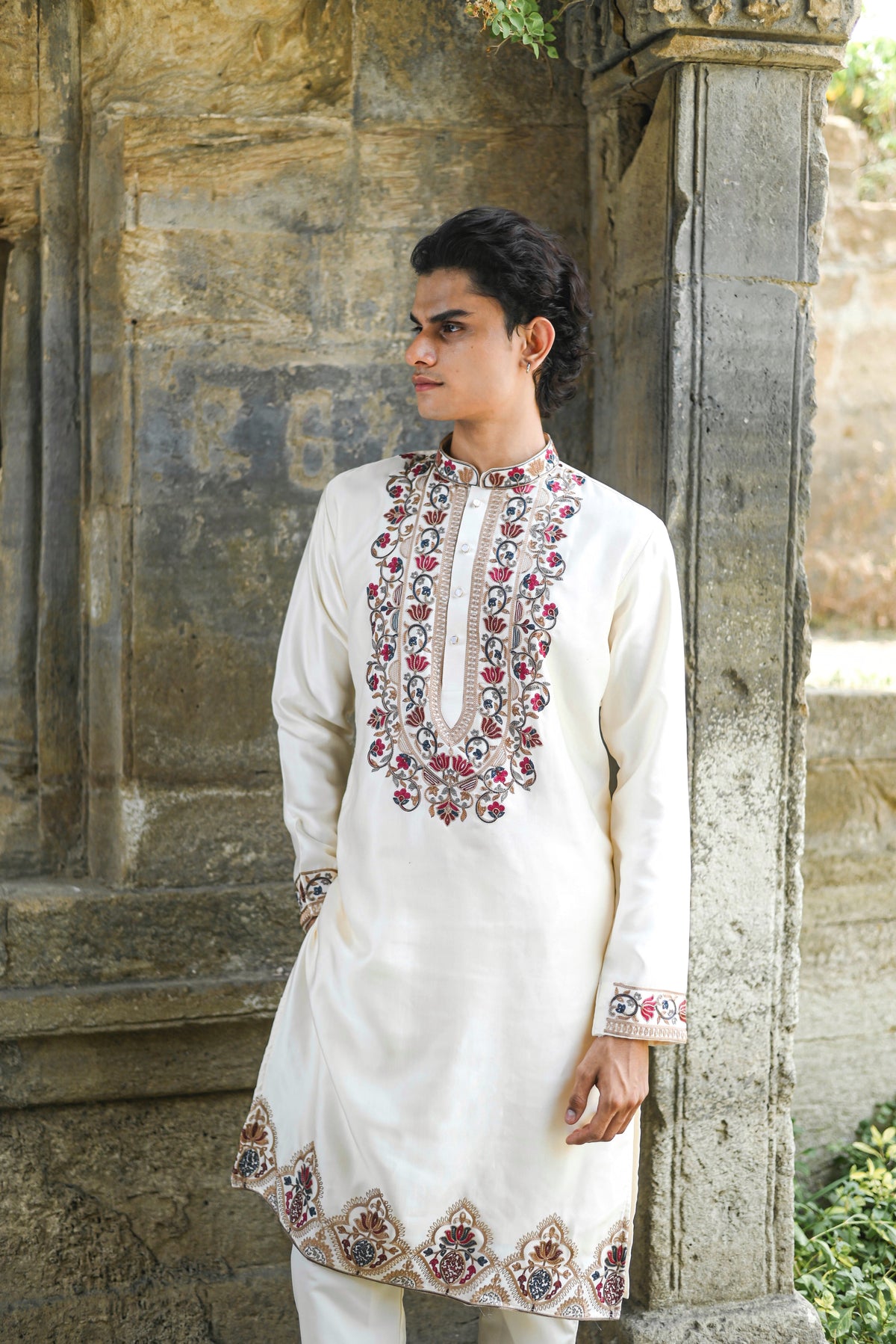Off White Kenzo Kurta with Elegant Chain Stitch Embroidery