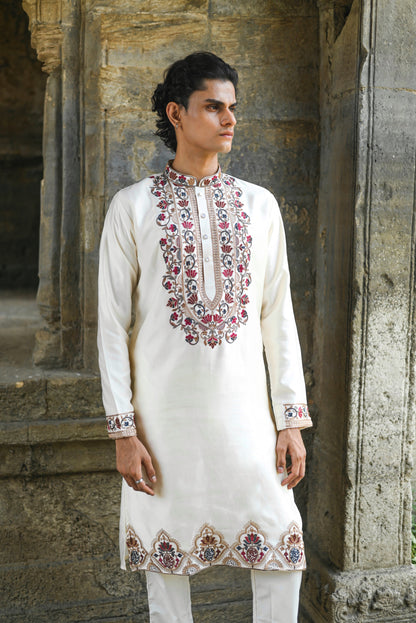 Off White Kenzo Kurta with Elegant Chain Stitch Embroidery