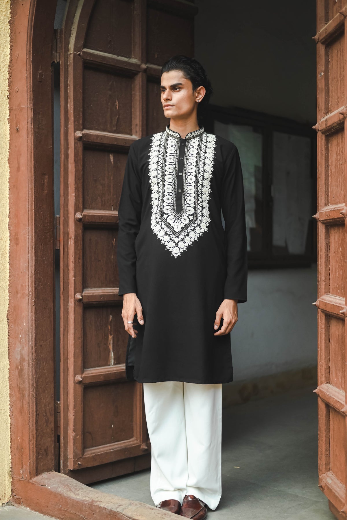 Black Embroidered Kurta Set for Festive Elegance