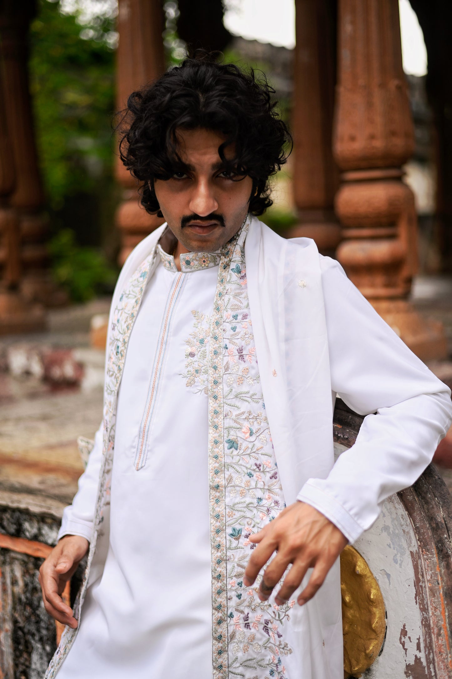 Men's White BSY Kurta Set with Sequins & Zari Embroidery