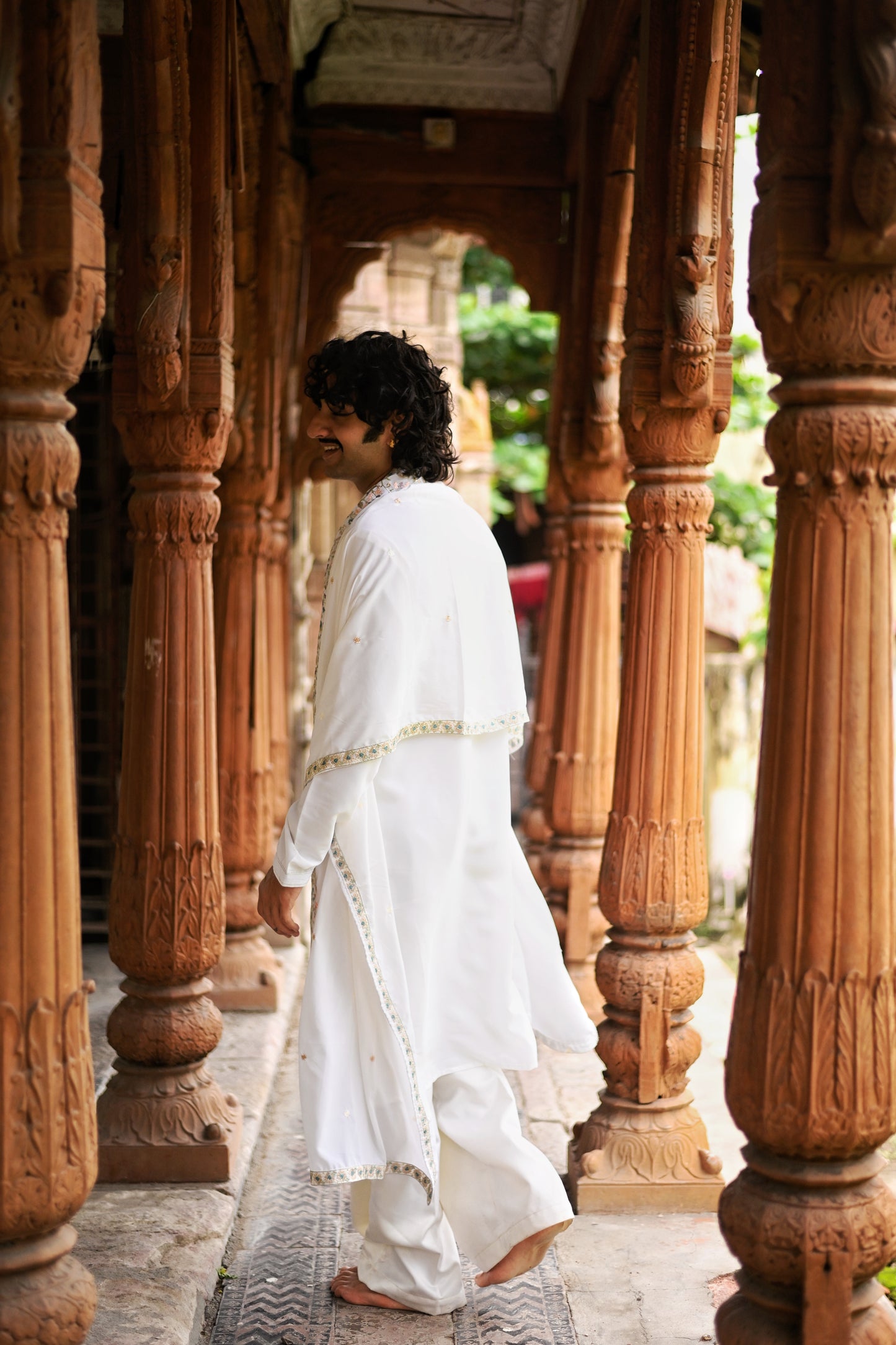 Men's White BSY Kurta Set with Sequins & Zari Embroidery