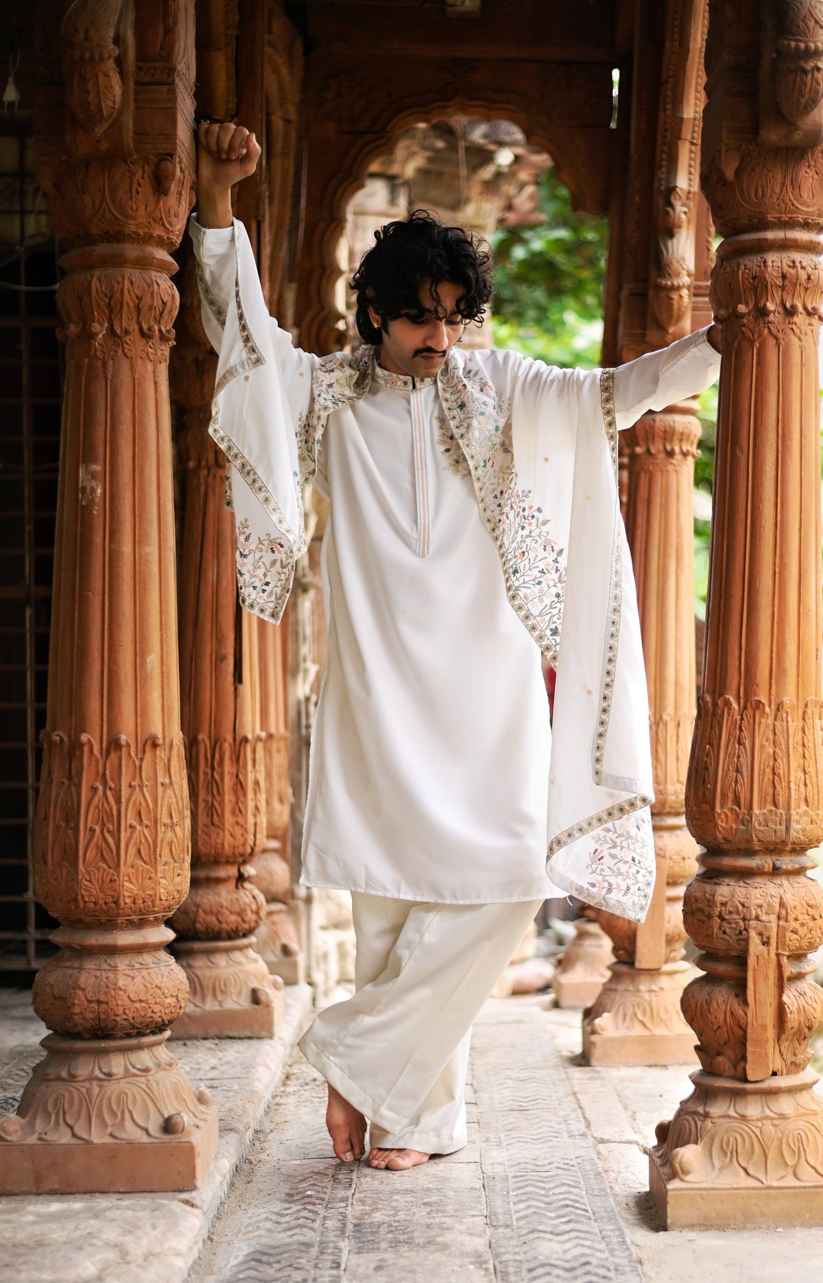 Men's White BSY Kurta Set with Sequins & Zari Embroidery